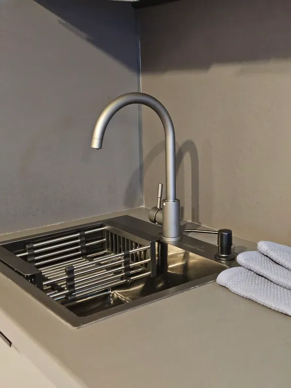 Коттедж Вилла Kaksi с видом на озеро и каменной зоной барбекю — Приозерск