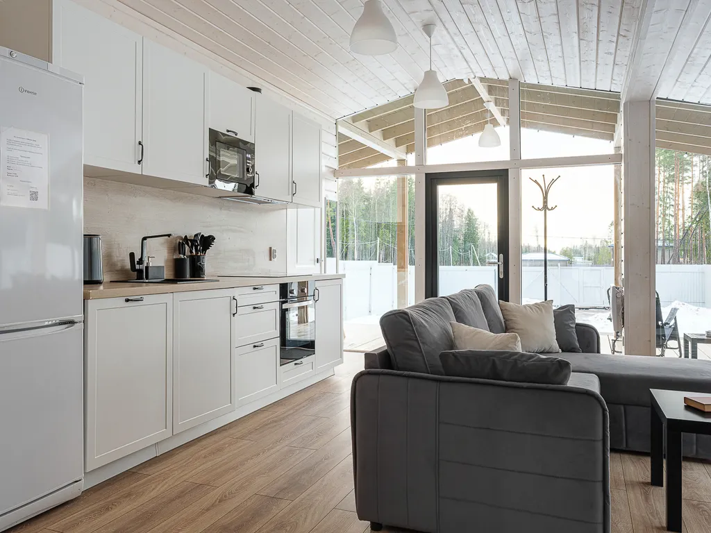 Уютный семейный дом с камином