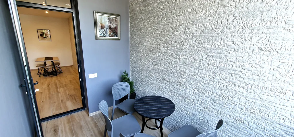 3-комнатная квартира с видом на парк у площади Республика