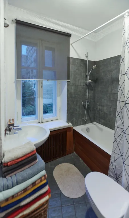 Квартира Квартира Старинная мебель в лучах солнца — Москва