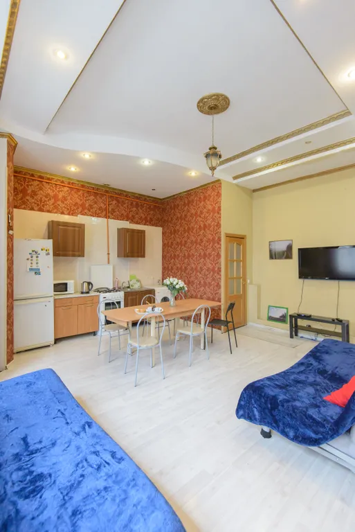 Уютный дом в центре города с мангалом и ёлочкой