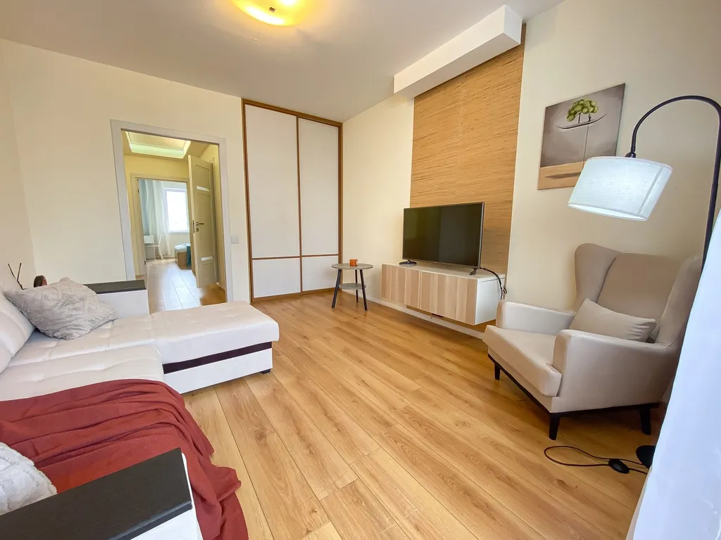 Просторная двушка с тёплой лоджией рядом с Александровским парком