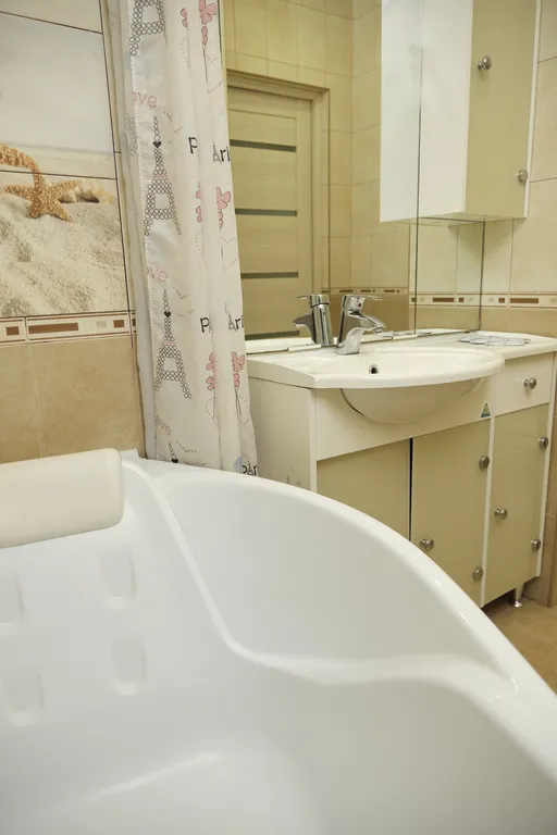 Двухкомнатная квартира Морозова 111/1