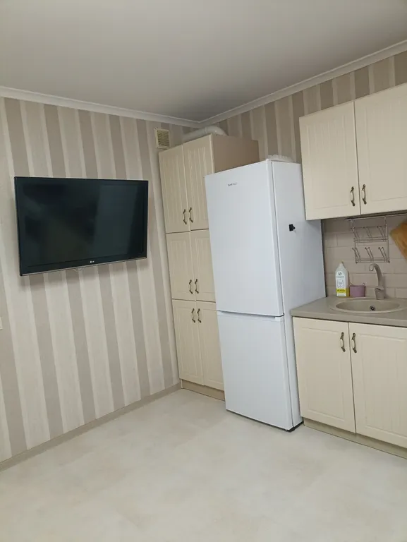 Молодежная, уютная евродвушка,вторая линия от моря.