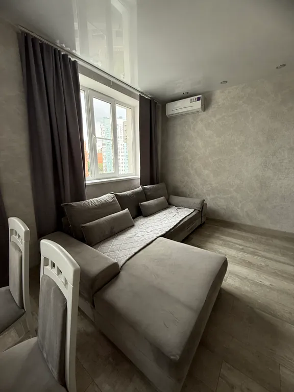 Красивая квартира с панорамным видом на Волгу