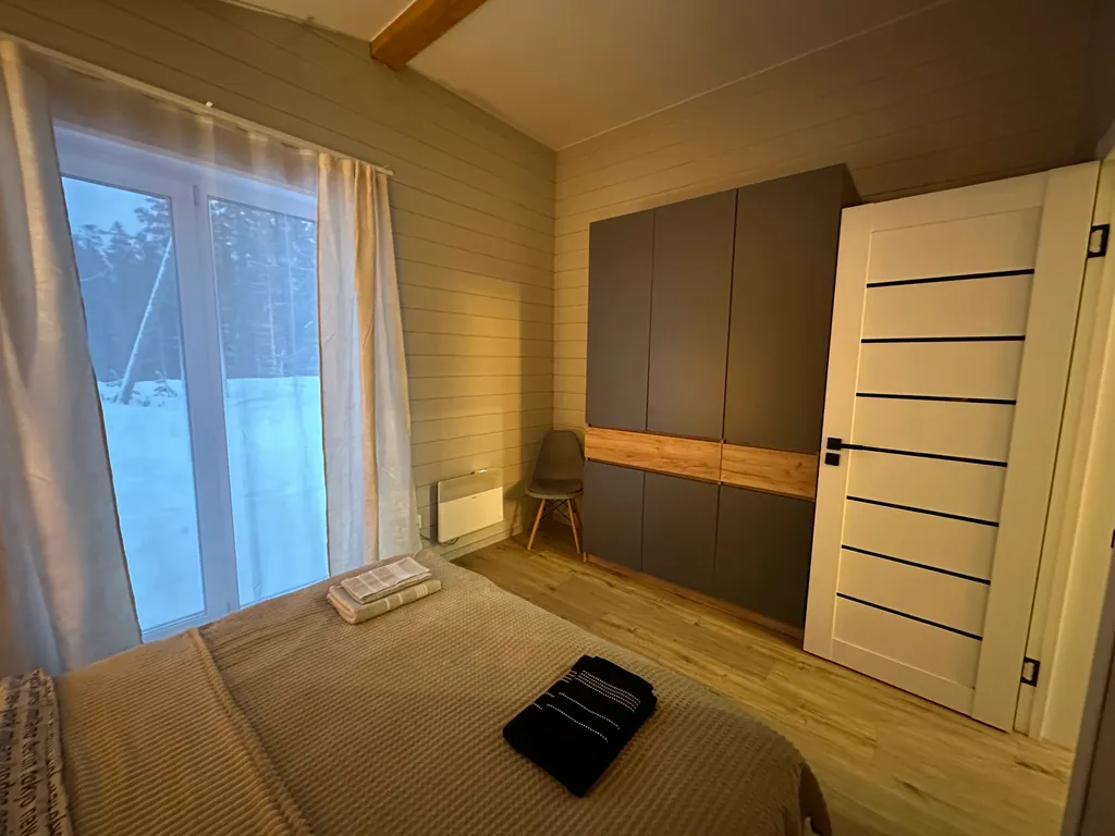 Дом с панорамными окнами в лес