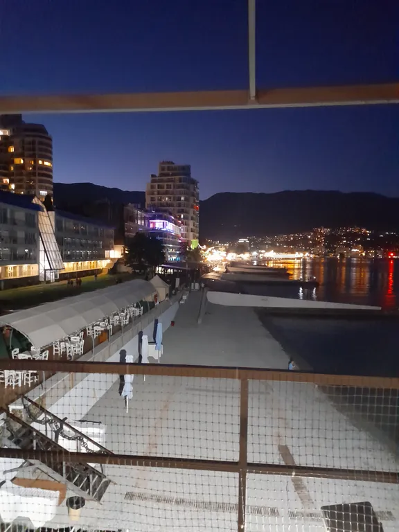 2-комнатная квартира с видом на море и горы в Приморском парке