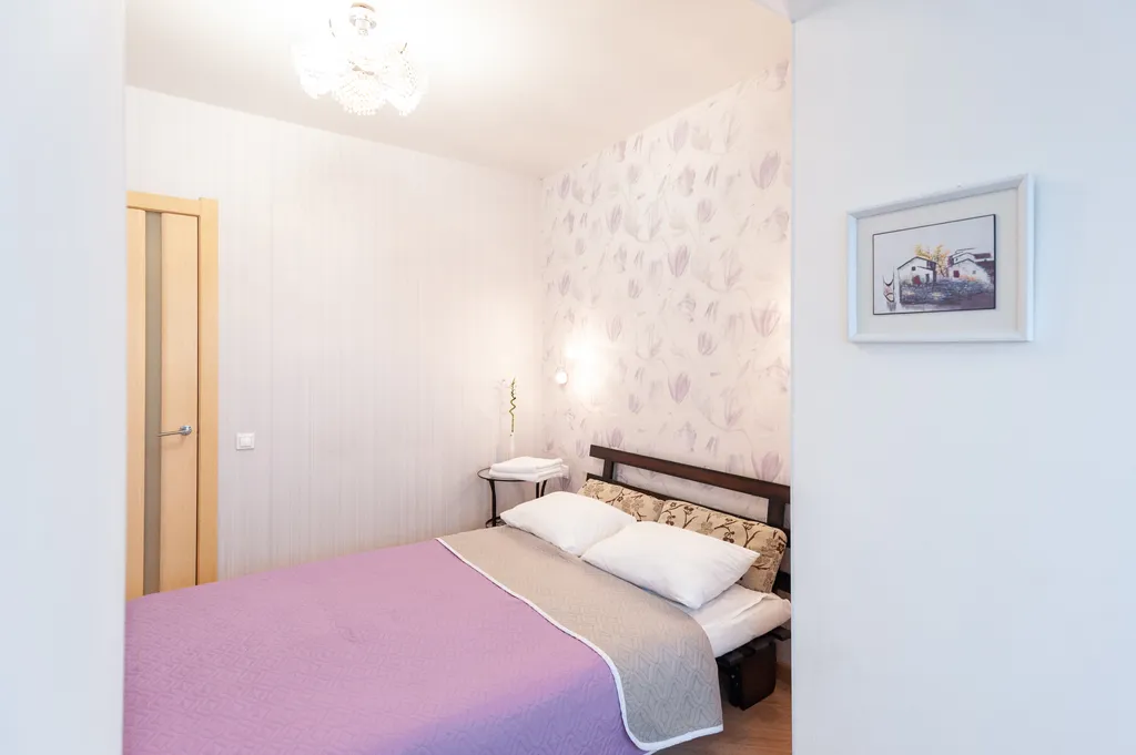 Двухкомнатная квартира в центре рядом с полевым спуском к Волге