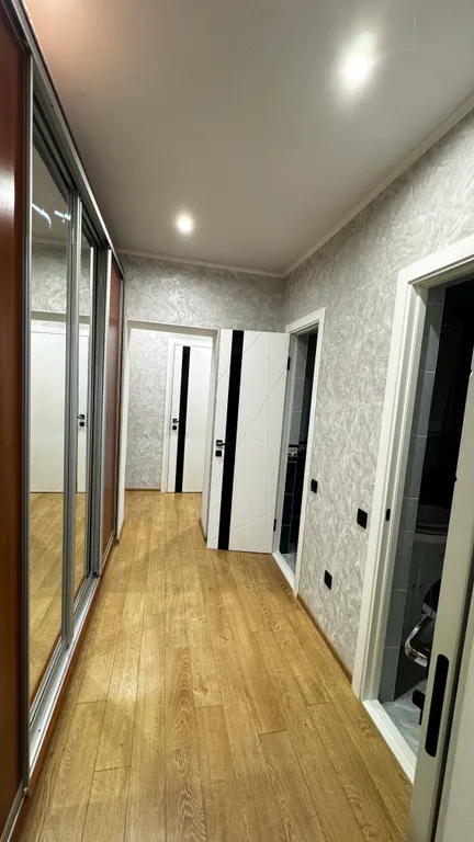 Коттедж с двориком и гаражом