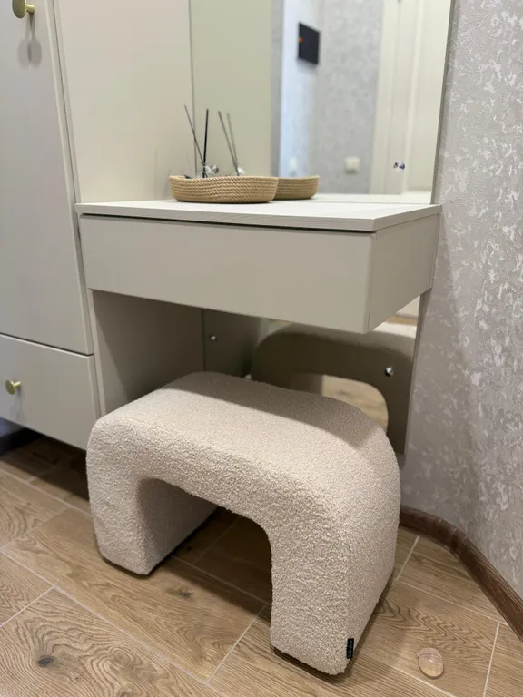 Новая квартира в центре города с видом на город и гору Змейку