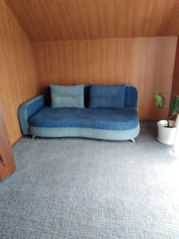 Дом, баня, чан на берегу реки Белой