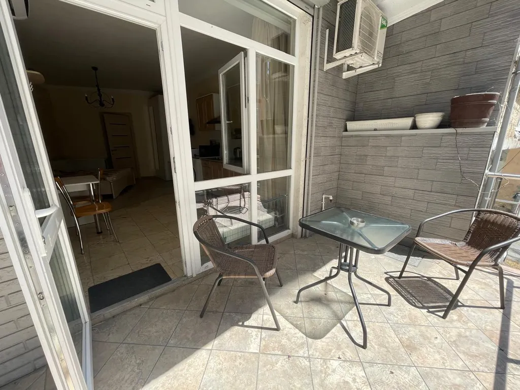 Студия на берегу моря