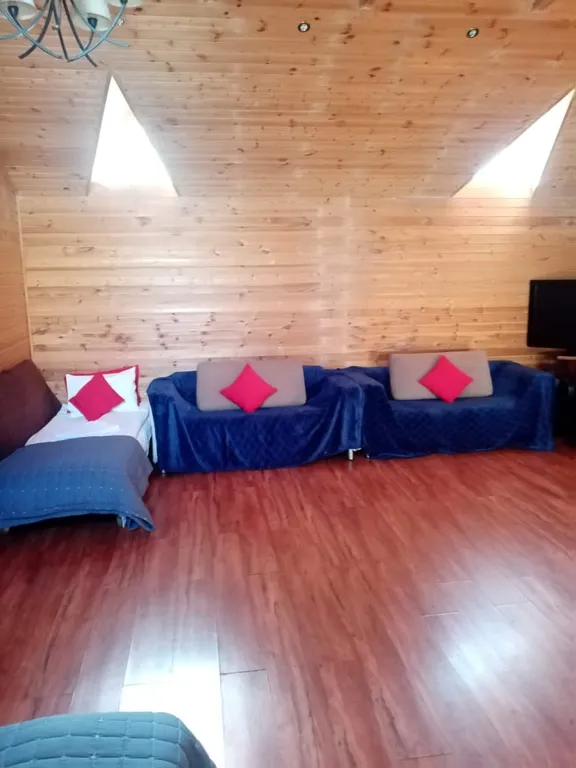 Уютный дом на берегу реки