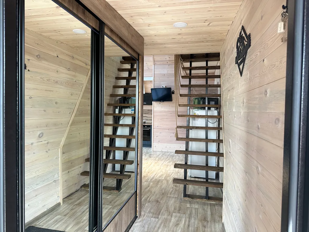 Уютный дом с красивым видом на зелёную гору