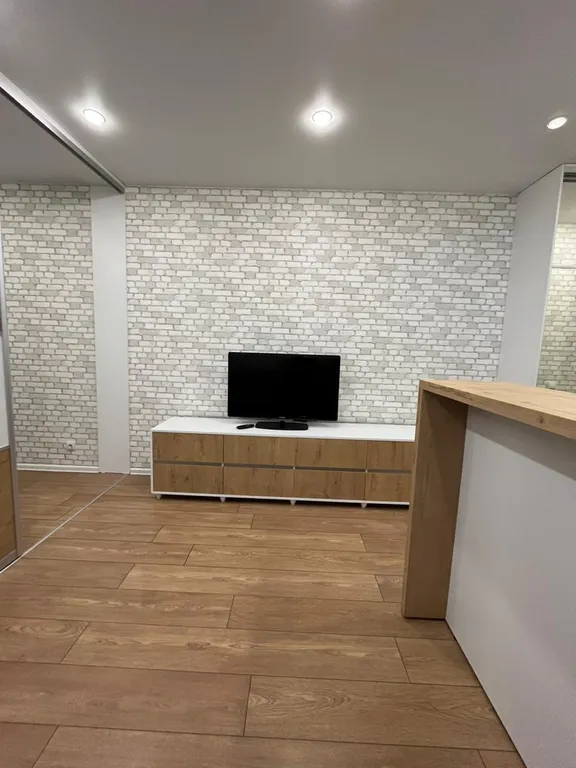 Студия в новом доме возле кадетского училища