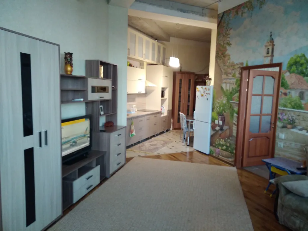 Двухкомнатная квартира с большой видовой террасой, отдельным входом