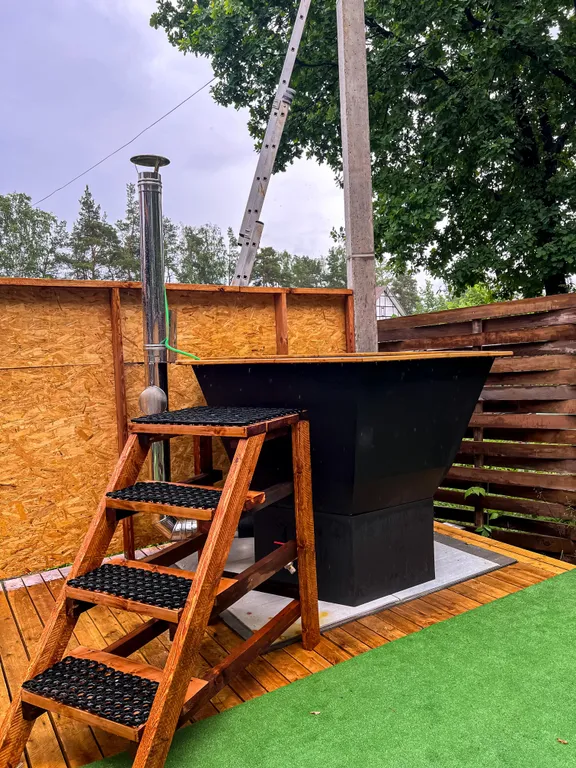 Двухэтажный дом с чаном и баней