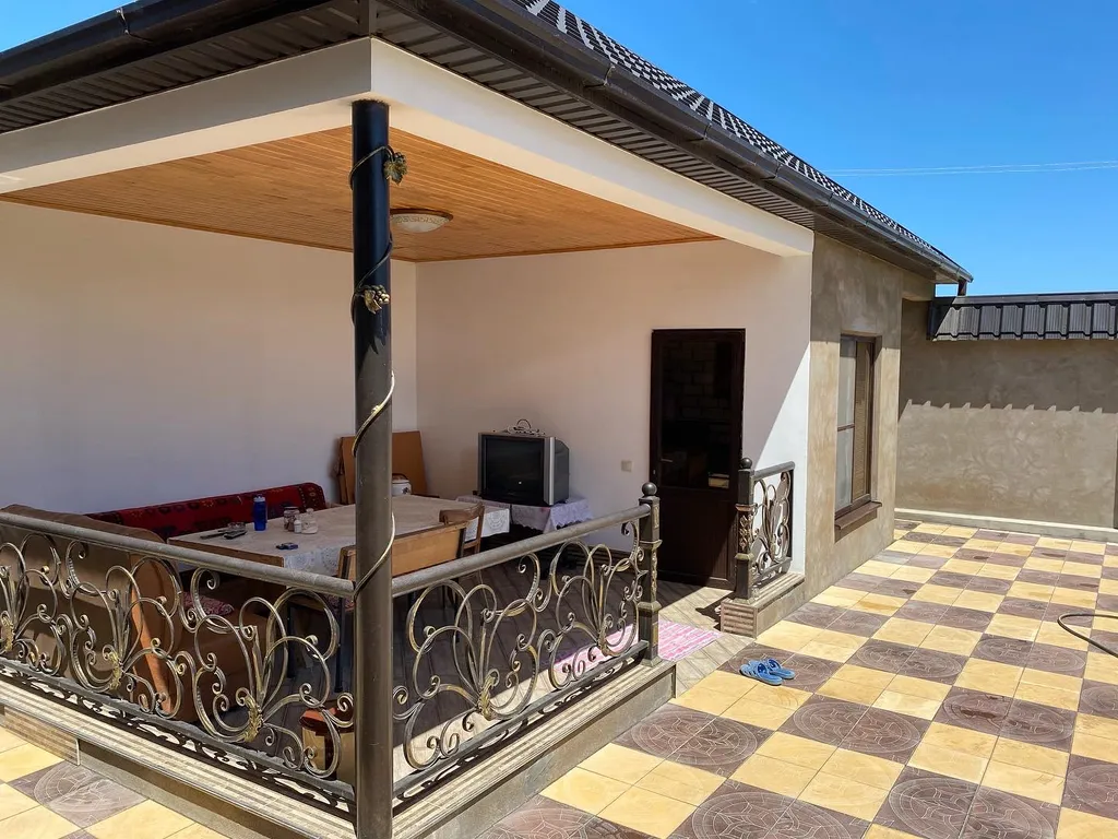 Дом на берегу Каспийского моря