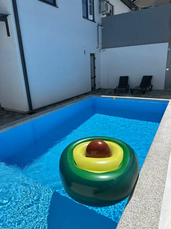 Дом с бассейном