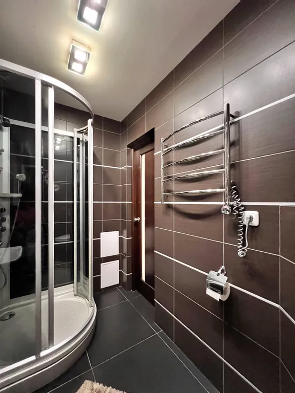 Стильная двухкомнатная квартира с разделенными комнатами в районе ГГМ