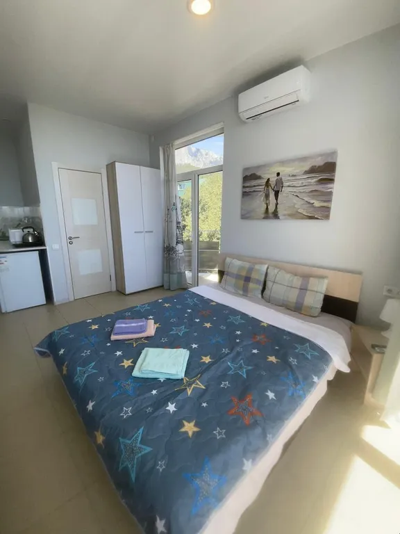 Улучшенный номер с видом на море и горы