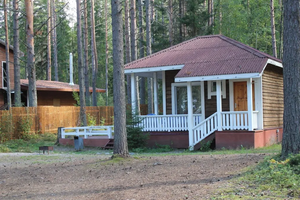 Гостевой дом с панорамными окнами и открытой террасой