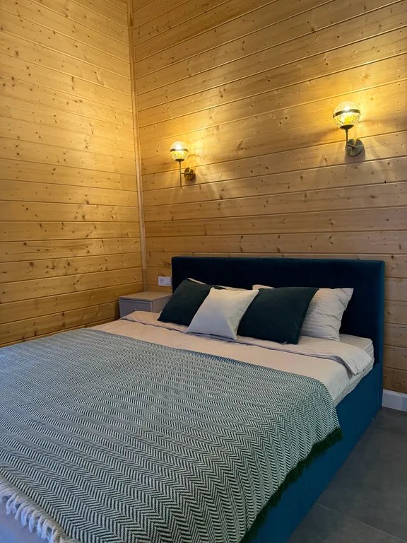 Дом в лесу с видовой терассой и чаном