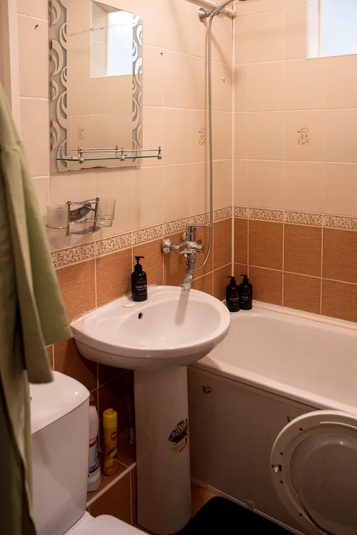 Центрее не бывает! Сразу за памятником ленина в стиле есенинская русь