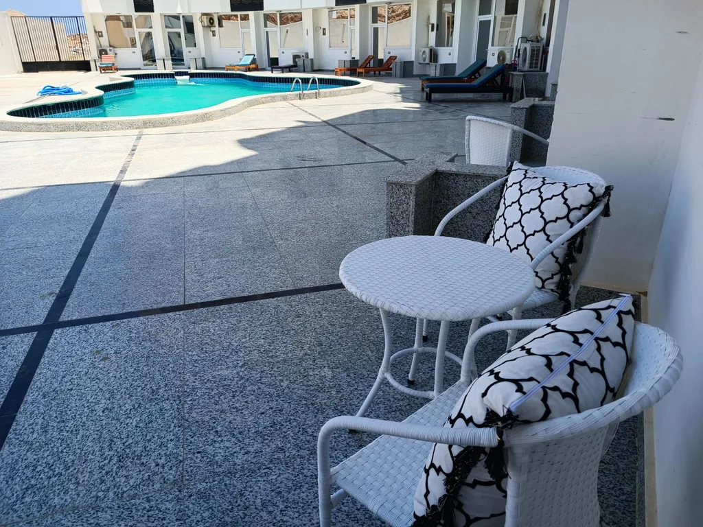 Квартира-студия с собственной террасой в 500м от моря