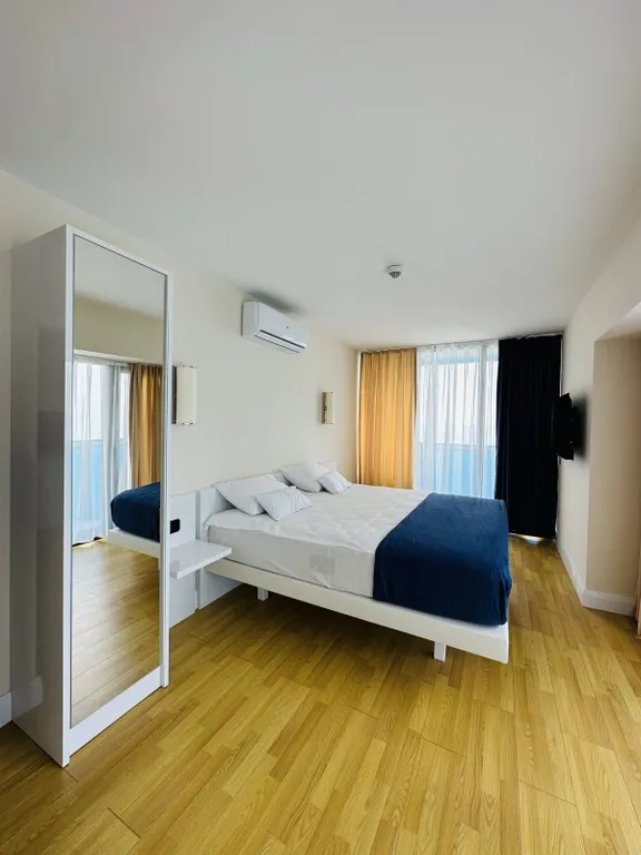 Апартаменты 2 х комнатные с видом на море на высоком этаже