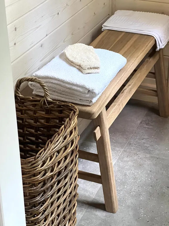 С сауной и камином одноэтажный барн в березовой роще