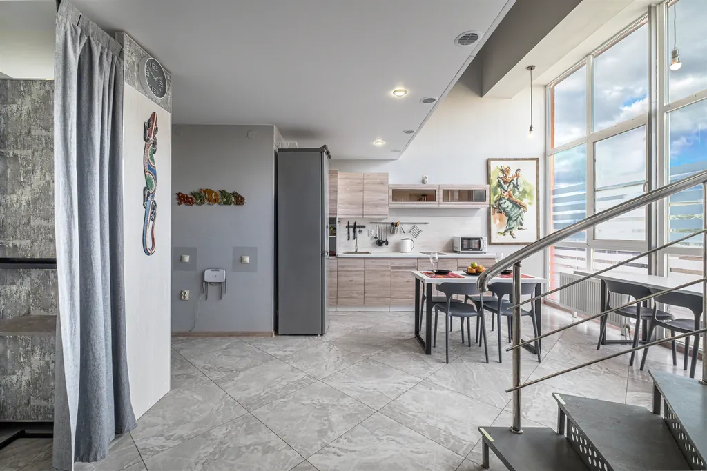 Просторная двухуровневая квартира с панорамой