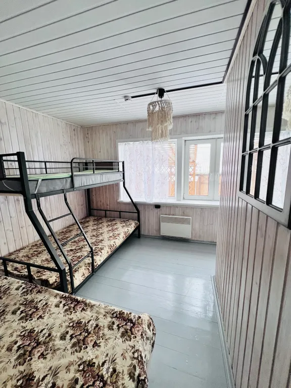 Уютный дом у реки с мангалом