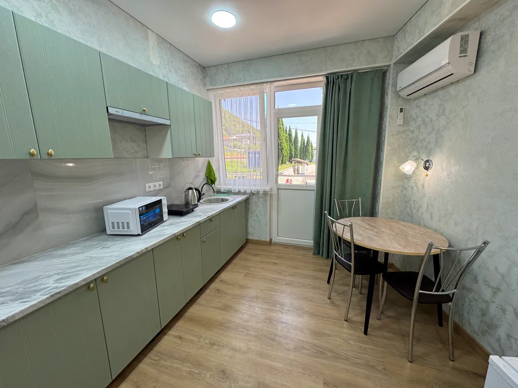 Квартира Уютная комната с балконом — аренда посуточно в Гагра