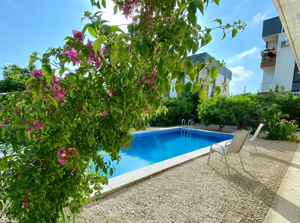 Квартира Квартира Апартамент с выходом в сад и к бассейну — Сириус