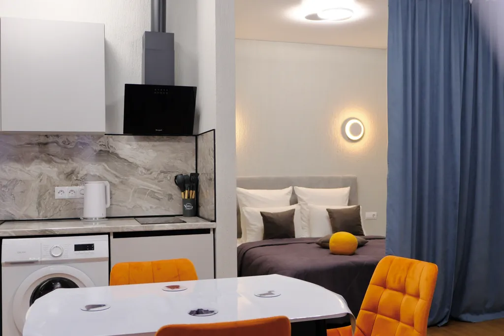 Студия с дизайнерским ремонтом