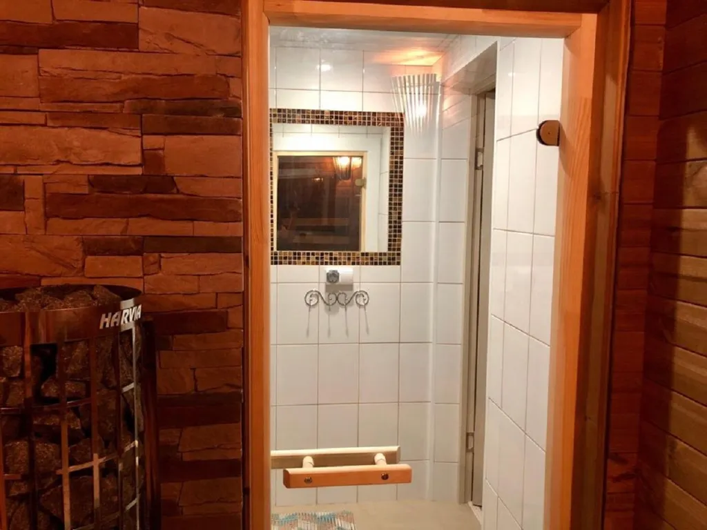 Дом на озере с сауной