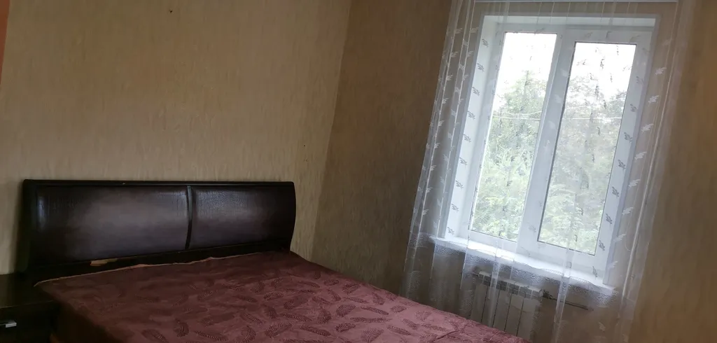 Уютный загородный дом с красивой благоустроенной территорией.