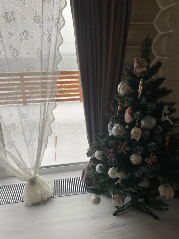 Уютный дом из кедра на берегу реки Волга