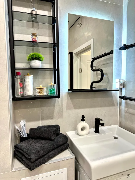 Светлые современные апартаменты в центре города