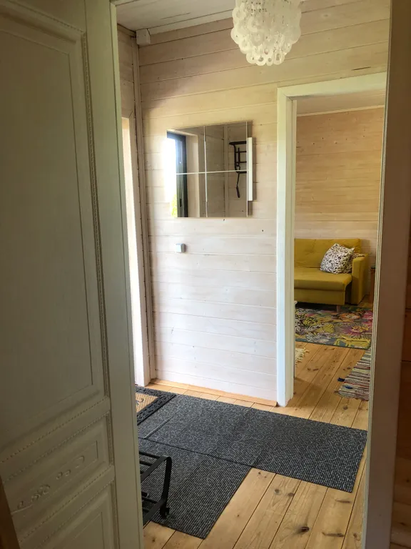 Уютный домик у леса с камином и сауной.