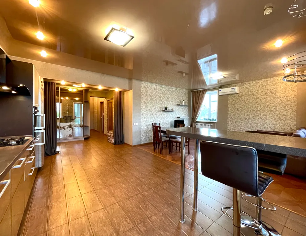 Видовые трёхкомнатные апартаменты на Набережной