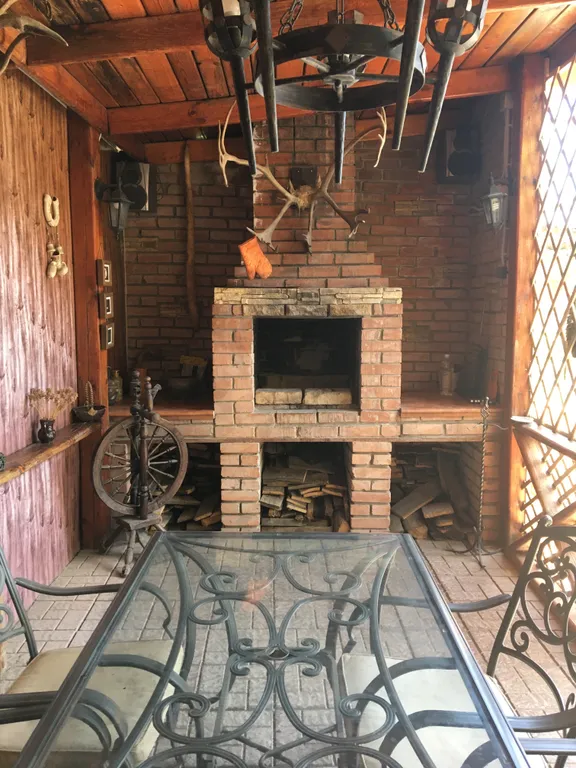 Домик с бассейном