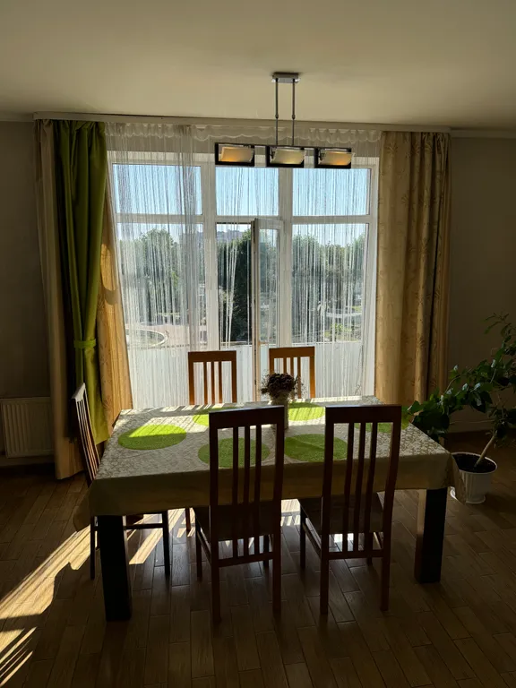 Большая 3-комнатная квартира в самом центре на площади