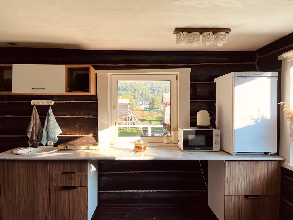 Самый уютный дoмик с кoшкой напротив горнолыжного куpоpта Мaнжеpoк