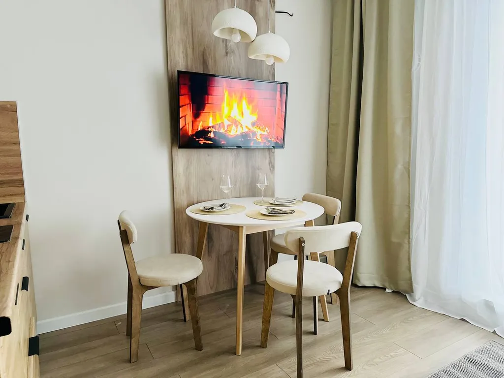 Поделам Квартира с балконом у арены Трактор