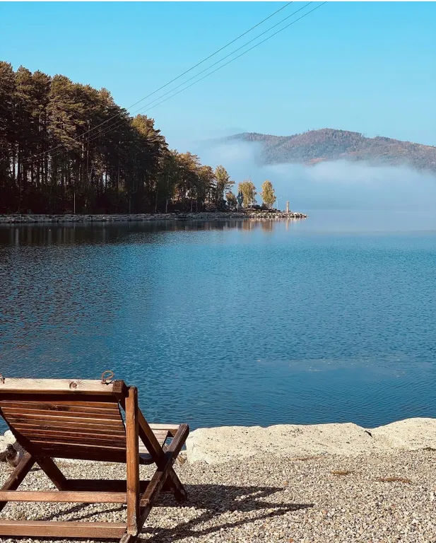 Золотой пляж с видом на Тургояк