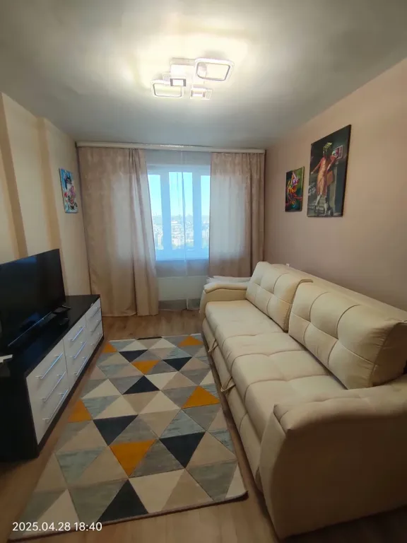 Уютная двухкомнатная квартира с видом на город и реку с 25 этажа