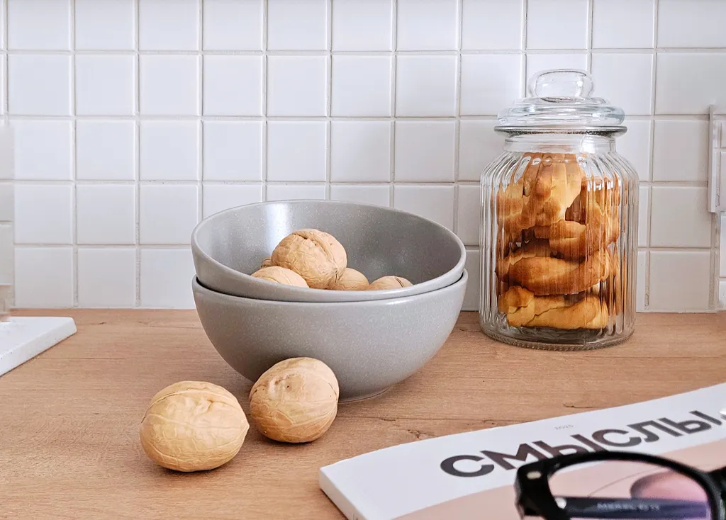 Уютная студия с проектором между морем и горами