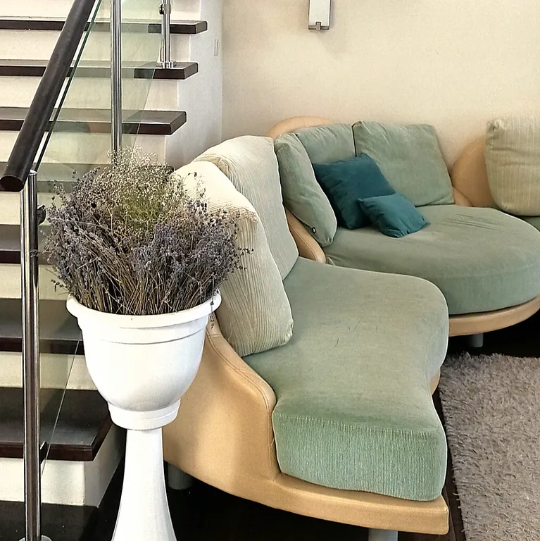 Стильный дом у реки с баней